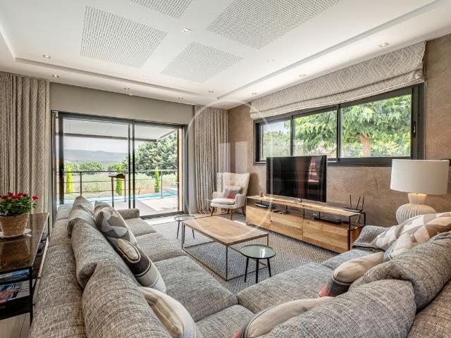 Magnifique villa avec vue et belles prestations à vendre pro. 264m² Mormoiron