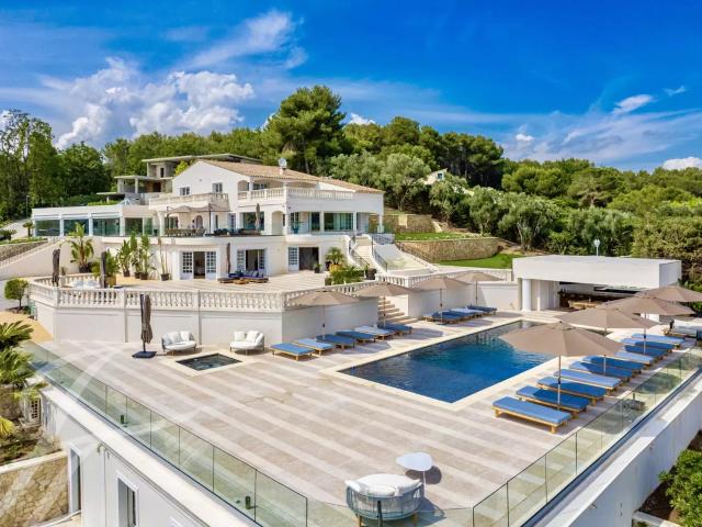 Magnifique villa à louer à Mougins: 9 suites + 3 chambres de services + une maison d'invités avec 2 chambres