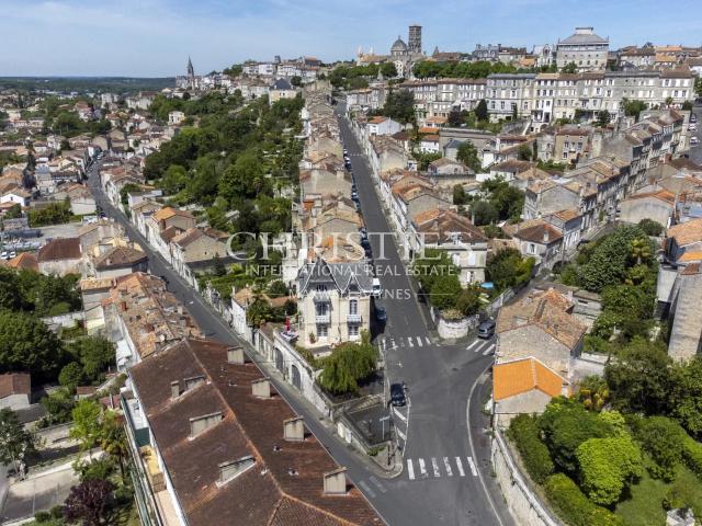 Magnifique villa art nouveau dans le centre d'Angoulême 300m² Angoulême