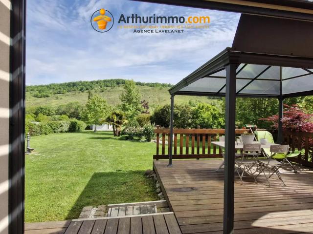 Magnifique villa de 2012 sur terrain d'environ 3400m² proche. 159m² Sautel