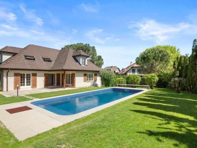 Magnifique villa de 6,5 pièces à Commugny avec piscine