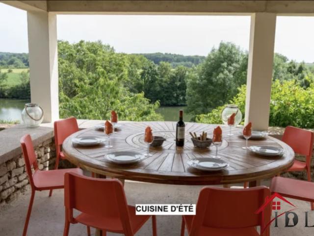 Magnifique Villa de 9 Pièces avec Vue sur la Rivière, Piscine et Terrain de Pétanque