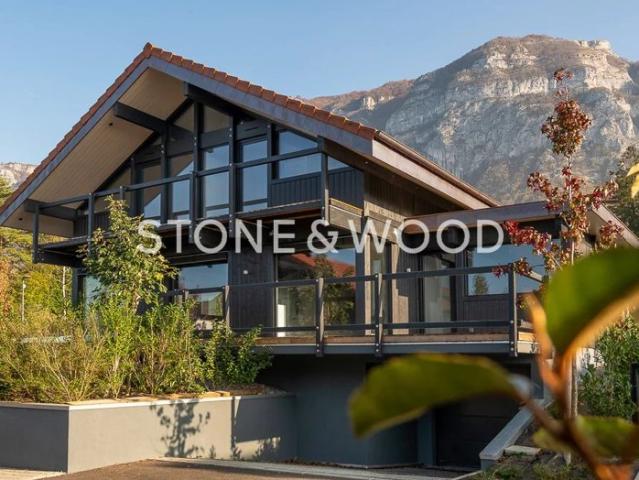 Magnifique villa en bois proche frontière suisse