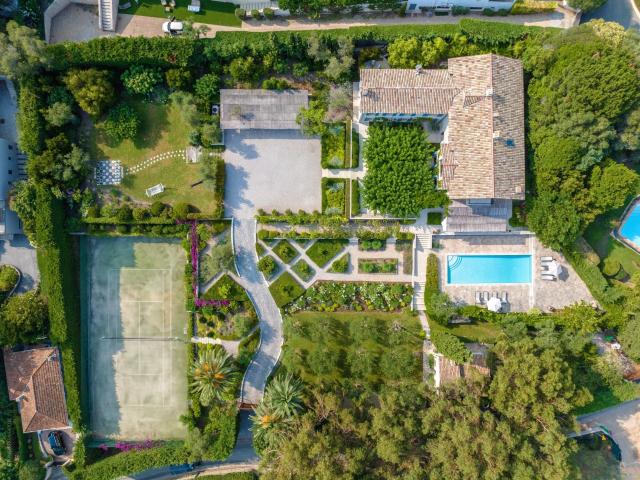 Magnifique villa idéalement située au Cap d'Antibes 600m² Antibes