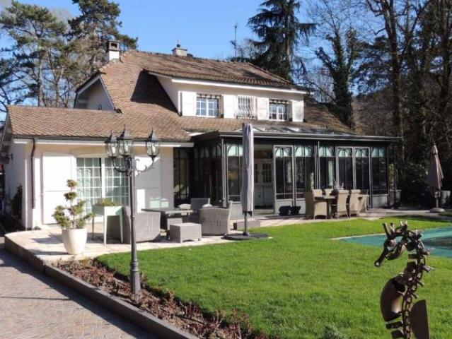 Magnifique villa individuelle avec piscine à Thônex Villette