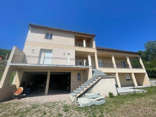 MAGNIFIQUE VILLA SUR LA COMMUNE DE MONTCENIS