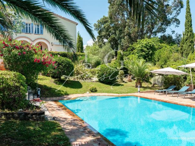 Magnifique villa vue mer avec 8 chambres 372m² Mandelieu la Napoule