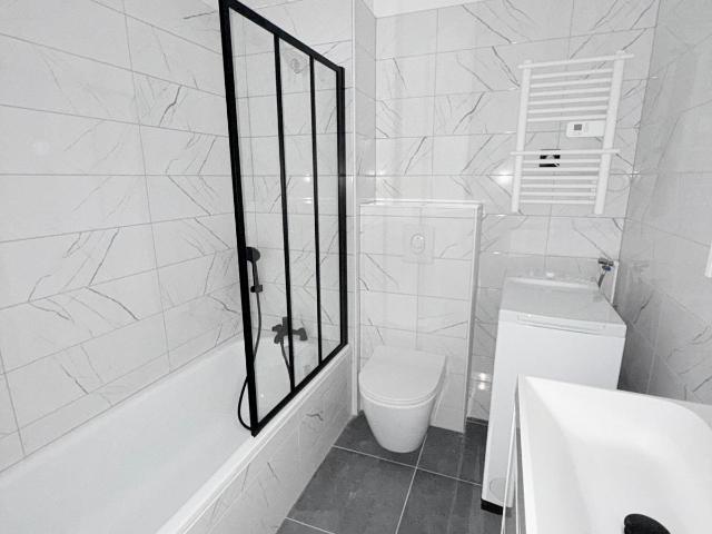 Magnifique 2 pièces 37.5m² à NEUDORF Magnifique 4 pièces 105m² meublé Quai Mullenheim Exceptionnel 3 pièces 60.7m² à BISCHHEIM Magnifique 3 pièces 58.5m² meublé à NEUDORF Joli 4 pièces 96m² à Neudorf EXCEPTIONNEL DUPLEX 3 PIÈCES MEUBLÉ EN CENTRE VILLE DE