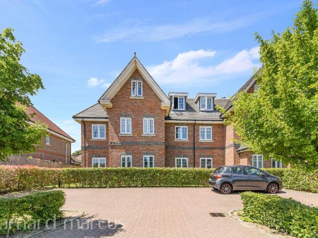Magnolia Drive, Banstead SM7, 2 bed flat to rent, £1,700 pcm | PrimeLocation