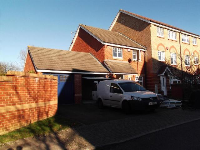 Magnolia Gardens, Edgware 3 bed semi detached house to rent £2,460 pcm £568 pw