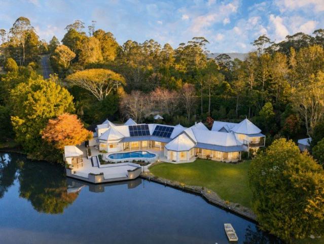 MAGNOLIA LAKEHOUSE MALENY | A JOHN OLIVER ARCHITECTURAL LAKESIDE ESTATE