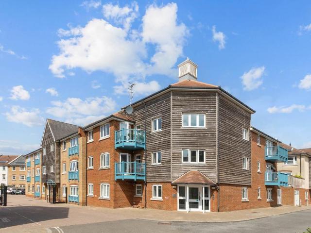 Magnus Place, Shoreham By Sea 2 bed flat to rent £1,850 pcm £427 pw