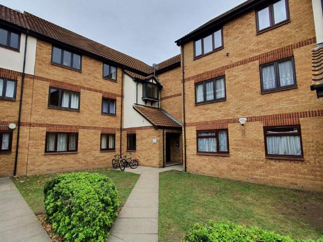 Magpie Close, Colindale NW9, 2 bed flat to rent, £1,700 pcm | PrimeLocation