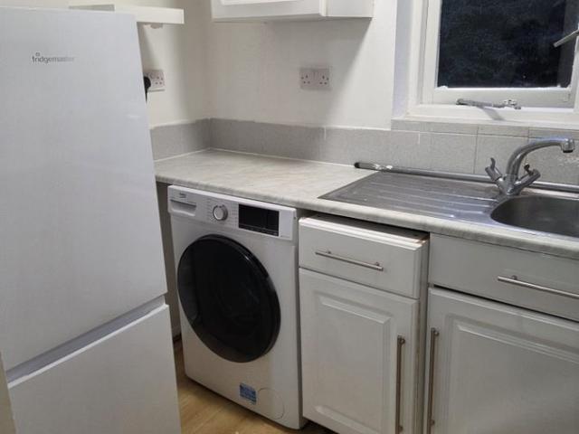Magpie Close, Enfield EN1, 1 bed flat to rent, £1,450 pcm | PrimeLocation
