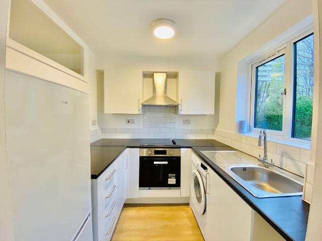 Magpie Close, Enfield EN1, Studio to rent, £1,300 pcm | PrimeLocation