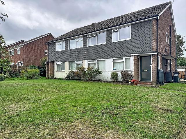 Magpie Hall Lane, Bromley BR2, 2 bed maisonette to rent, £1,500 pcm | PrimeLocation
