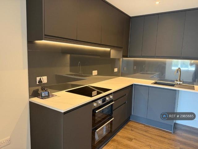 Magpie Hall Road, Chatham, ME4 1 bed flat to rent £1,050 pcm £242 pw
