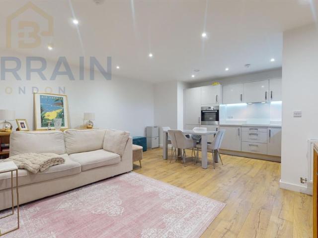 Mahindra Way, Beckton, London E6, 2 bed flat to rent, £2,100 pcm | PrimeLocation