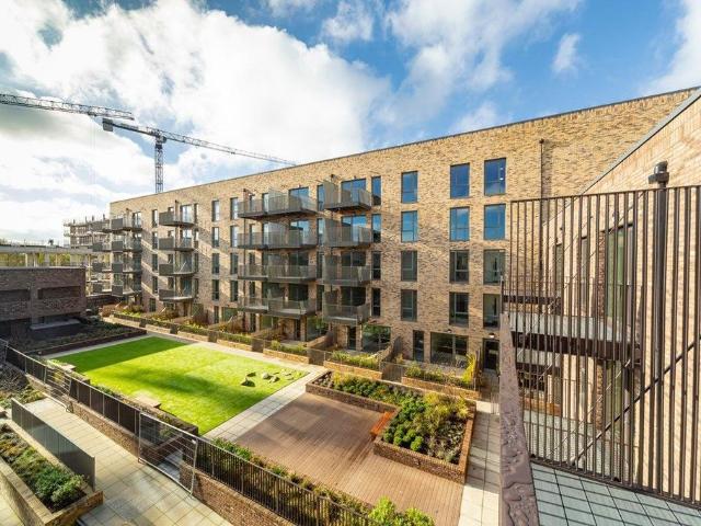 Mahindra Way E6 1 bed apartment to rent £1,750 pcm £404 pw
