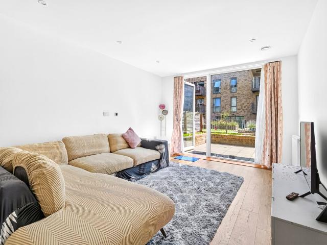Mahindra Way, London E6, 3 bed flat to rent, £2,700 pcm | PrimeLocation
