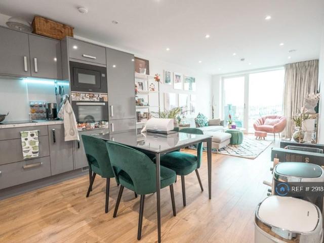 Mahindra Way, London, E6 3 bed flat to rent £2,800 pcm £646 pw