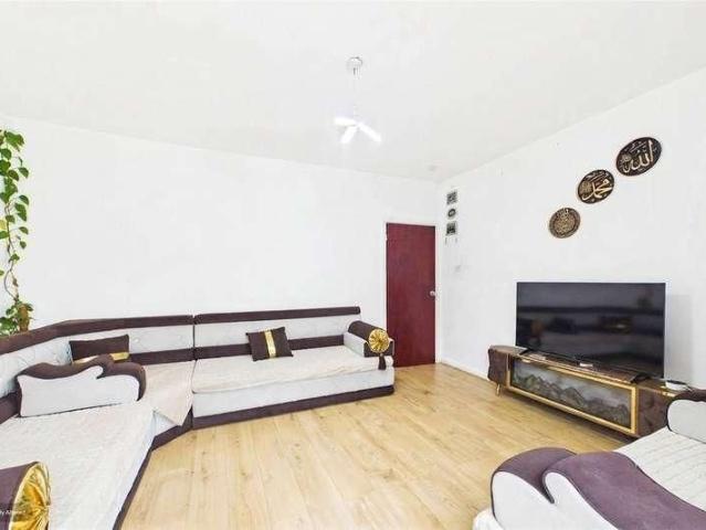 Mahlon Avenue, Ruislip, HA4