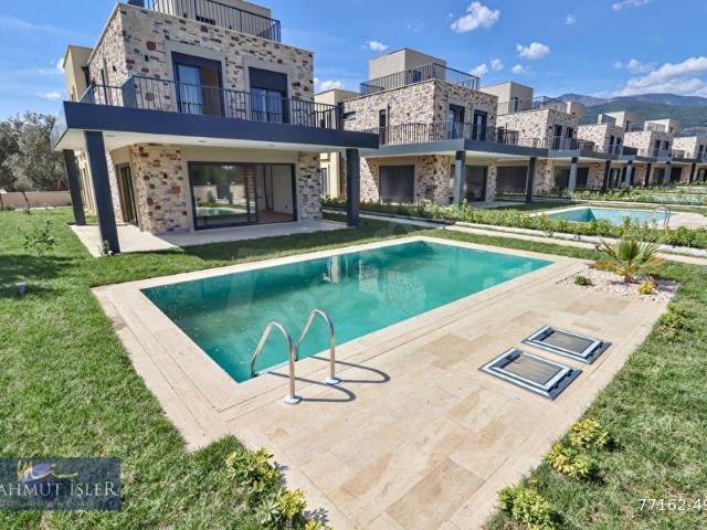 MAHMUT İŞLER'DEN 460 M2 ARSA İÇİNDE MÜSTAKİL HAVUZLU 4+1 VİLLA