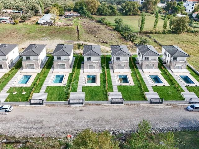 Mahmut İşler'den Akçayda 600 M2 Arsa İçinde 3+1 Havuzlu Lüks Villa