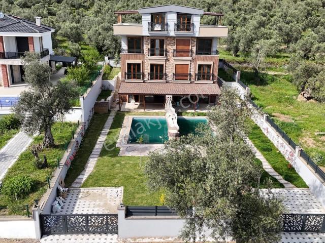 Mahmut İşler'den Altınoluk'ta Özel Havuzlu 5+1 Sıfır Villa