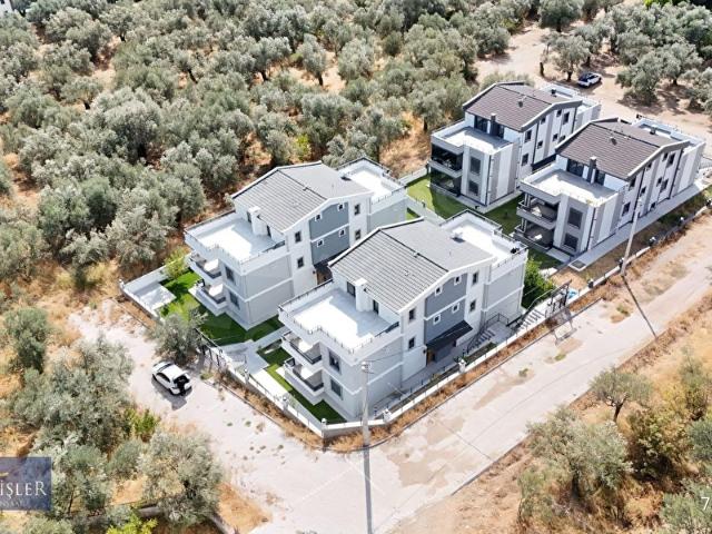 MAHMUT İŞLERDEN ALTINOLUK'TA GENİŞ BAHÇELİ 4+1 SIFIR VİLLA