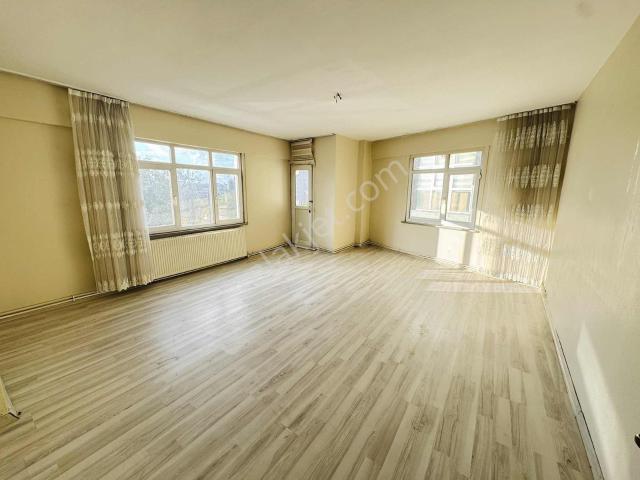 Mahmutbey'de Yabancıya Uygun 130 M2 2+1 Kiralık Daire
