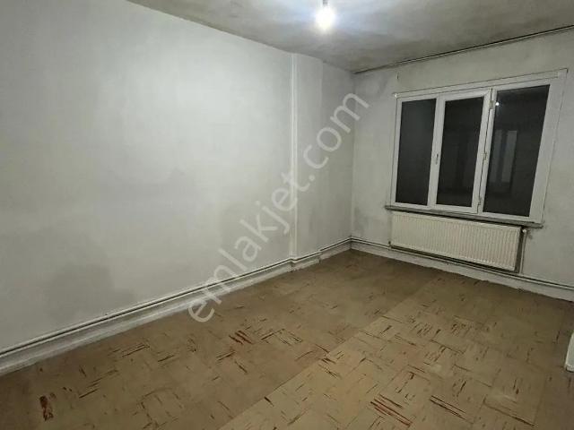 Mahmutbey'de Kiralık 2+1 Merkezi Konumda Boş Daire