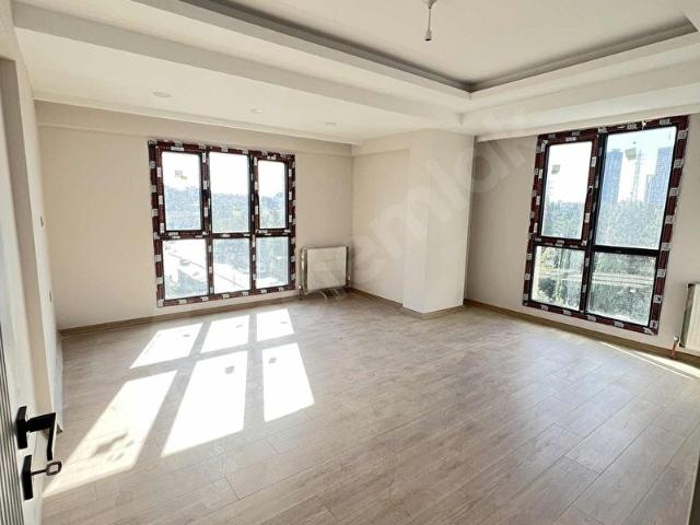 MAHMUTBEY'İN EN PRESTİJLİ NOKTASINDA, 212 AVM KARŞISI