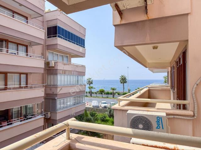 Mahmutlarda Denize Sıfır, Özel Plajlı Eşyalı Satılık 1+1 Daire