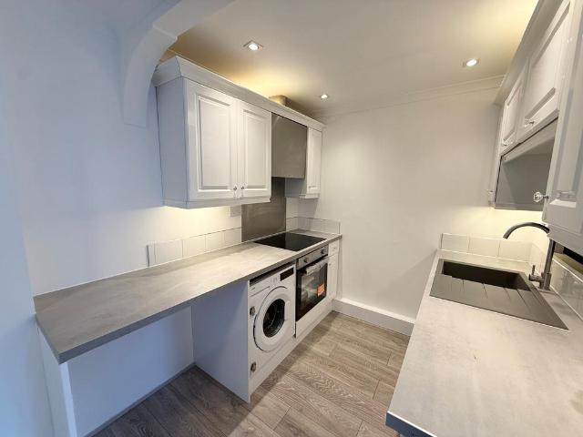 Mahon Close, ENFIELD 1 bed semi detached house to rent £1,600 pcm £369 pw