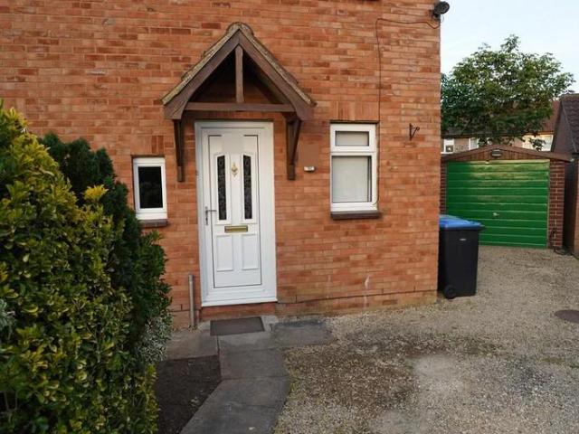 Maitland Close, Chippenham, SN15 2 bed semi detached house to rent £1,300 pcm £300 pw