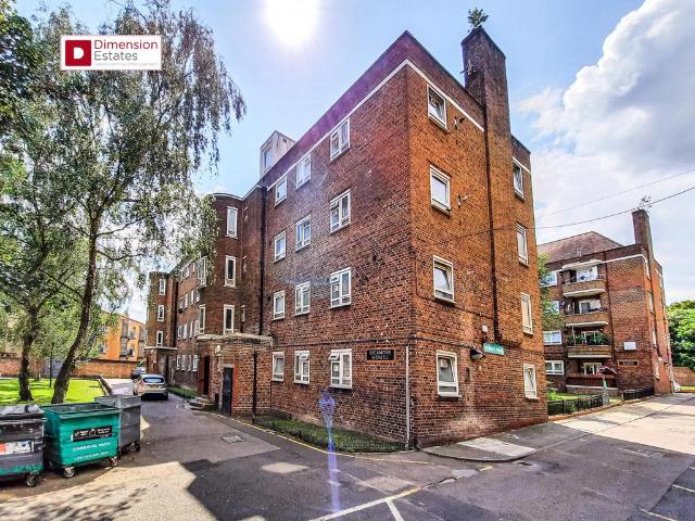 Maitland Park Villas, Chalk Farm. 4 bed flat to rent £4,000 pcm £923 pw
