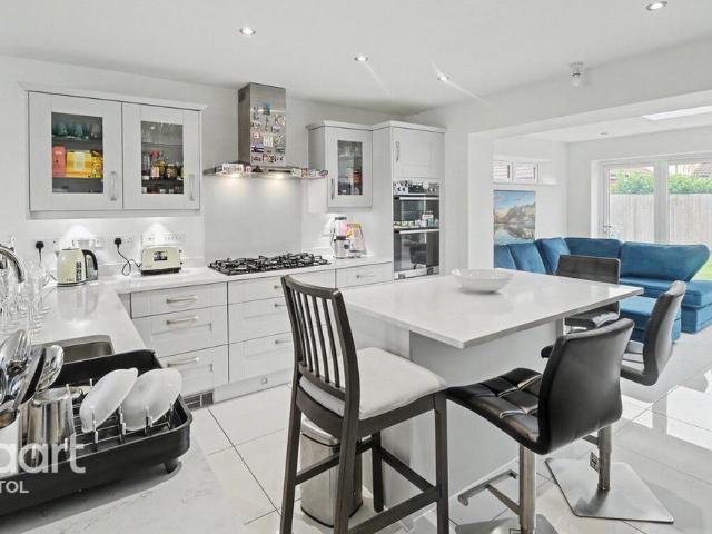 Maize Close, Bristol 6 bed detached house to rent £2,650 pcm £612 pw