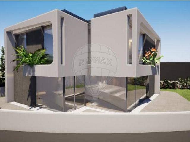 Maia Maia 104147466