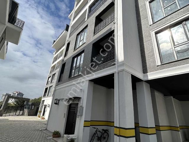Maide Evleri Sitesi Asansörlü Kiralık 1+1 Çatı Dubleks Daire