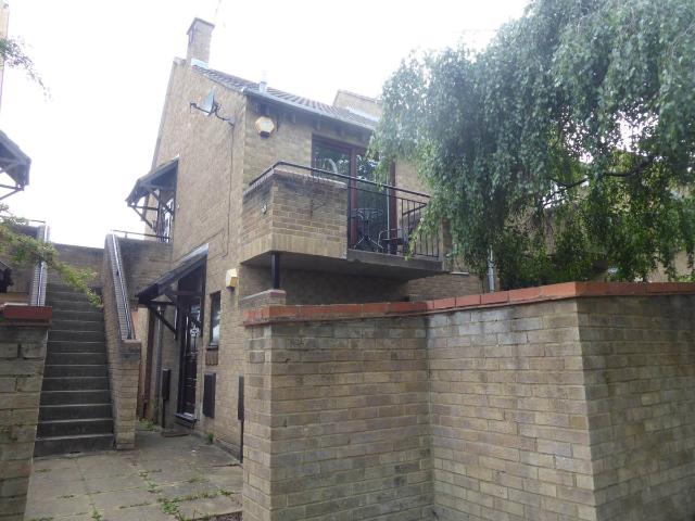 Maiden Place, Lower Earley RG6, 1 bed flat to rent, £1,195 pcm | PrimeLocation