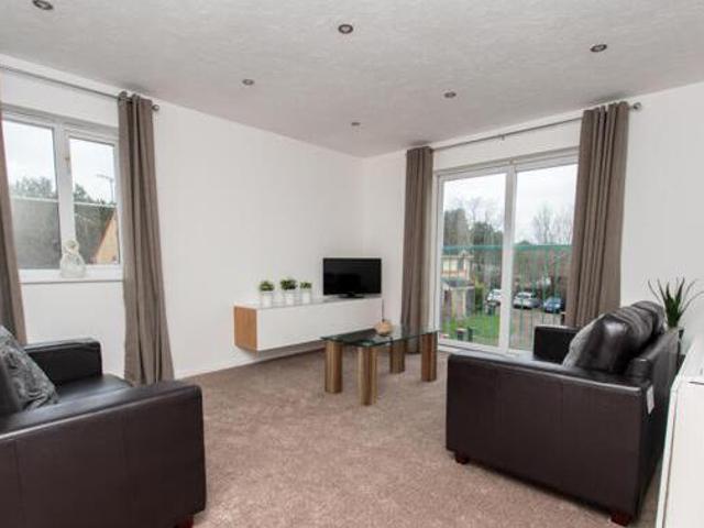 Maidenbower, Crawley, 2 Bedroom Flat