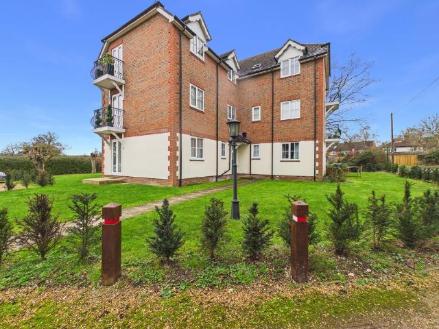 Maidenhead SL6 1 bed flat to rent £1,295 pcm £299 pw
