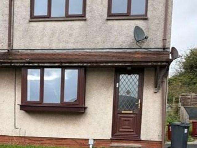 Maidenlands Crescent. 3 bed semi detached house to rent £925 pcm £213 pw