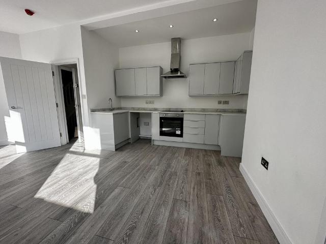 Maidstone ME15 1 bed flat to rent £1,200 pcm £277 pw