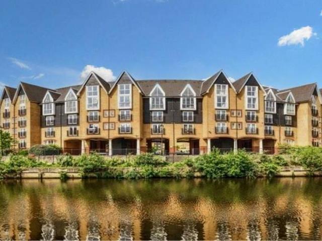 Maidstone ME16 Studio to rent £950 pcm £219 pw