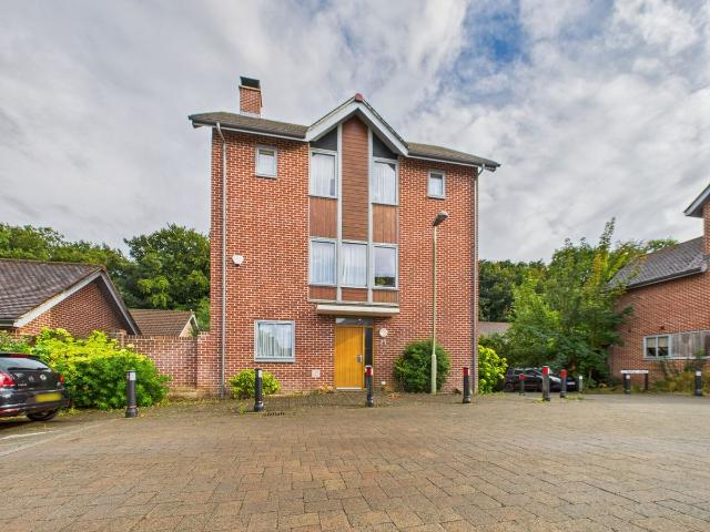 Mailing Way, Limes Park, Basingstoke RG24, 5 bed detached house to rent, £2,400 pcm | PrimeLocation