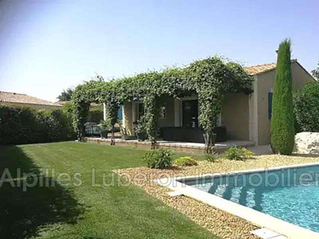 Maillane 13910 Location maison 4 pièces t4 piscine