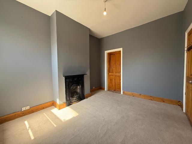 Main Avenue, Enfield EN1, 2 bed flat to rent, £1,600 pcm | PrimeLocation