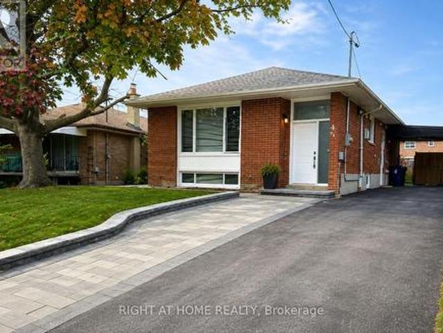 Main Fl 4 Trophy Drive, Toronto, ON, M4A 1L8 house for lease | Listing ID C13638 | Royal LePage